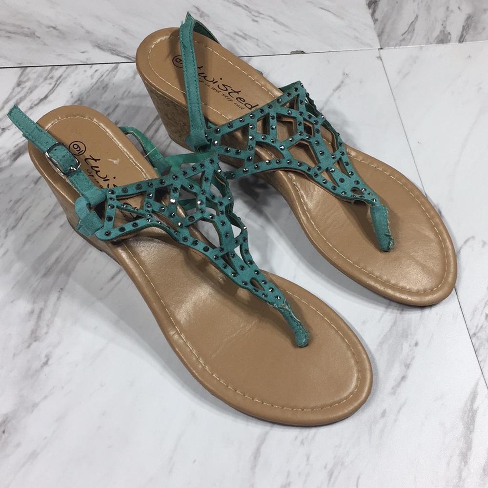 ⭐️ SIZE 9 TWISTED SANDAL WEDGES
